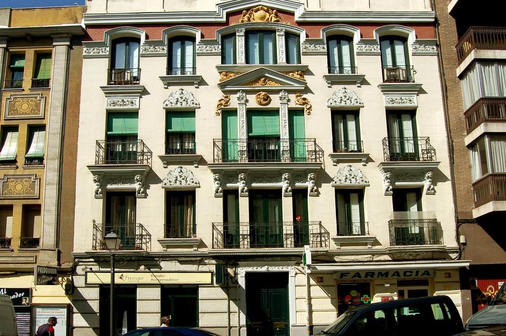 Apartamentos Dali Madrid Exterior photo